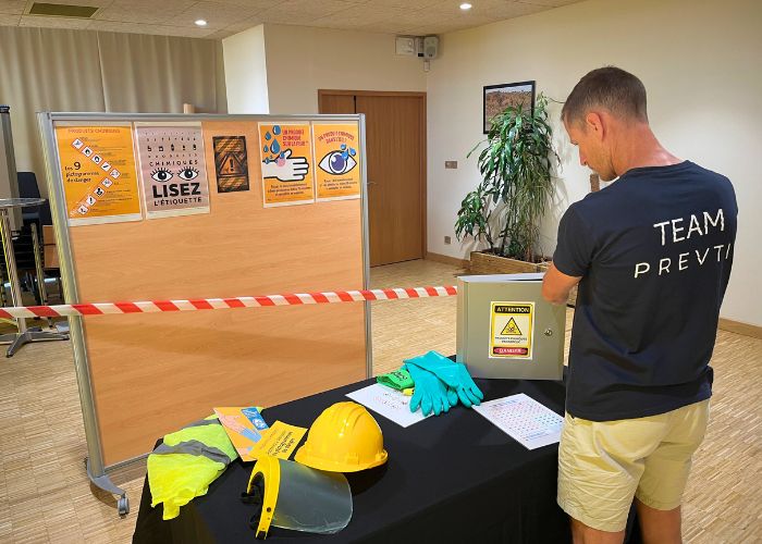 Baptiste, installation de l'escape game pour une journée sécurité